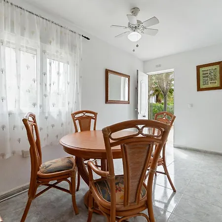 Villa Zenia By The Sea *